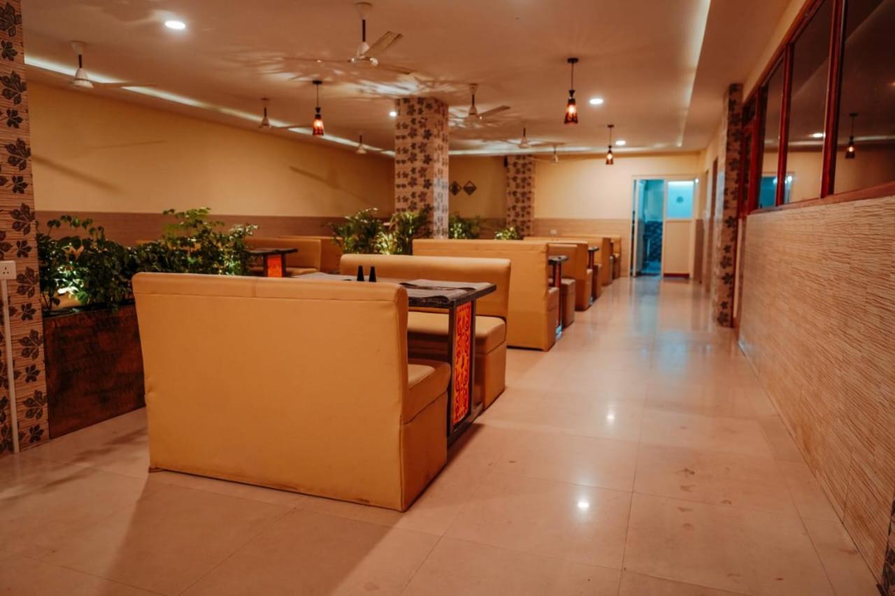 Hotel Lumiere Alappuzha Kültér fotó