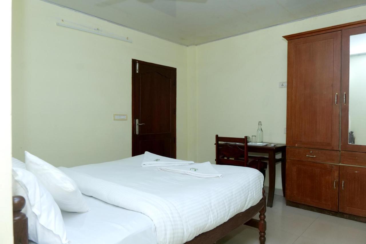 Hotel Lumiere Alappuzha Kültér fotó