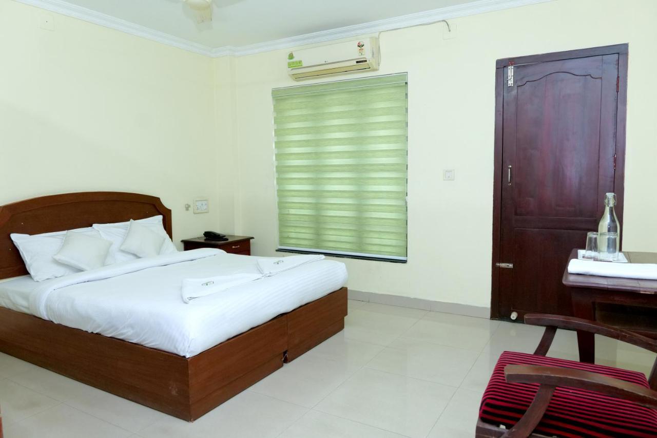 Hotel Lumiere Alappuzha Kültér fotó