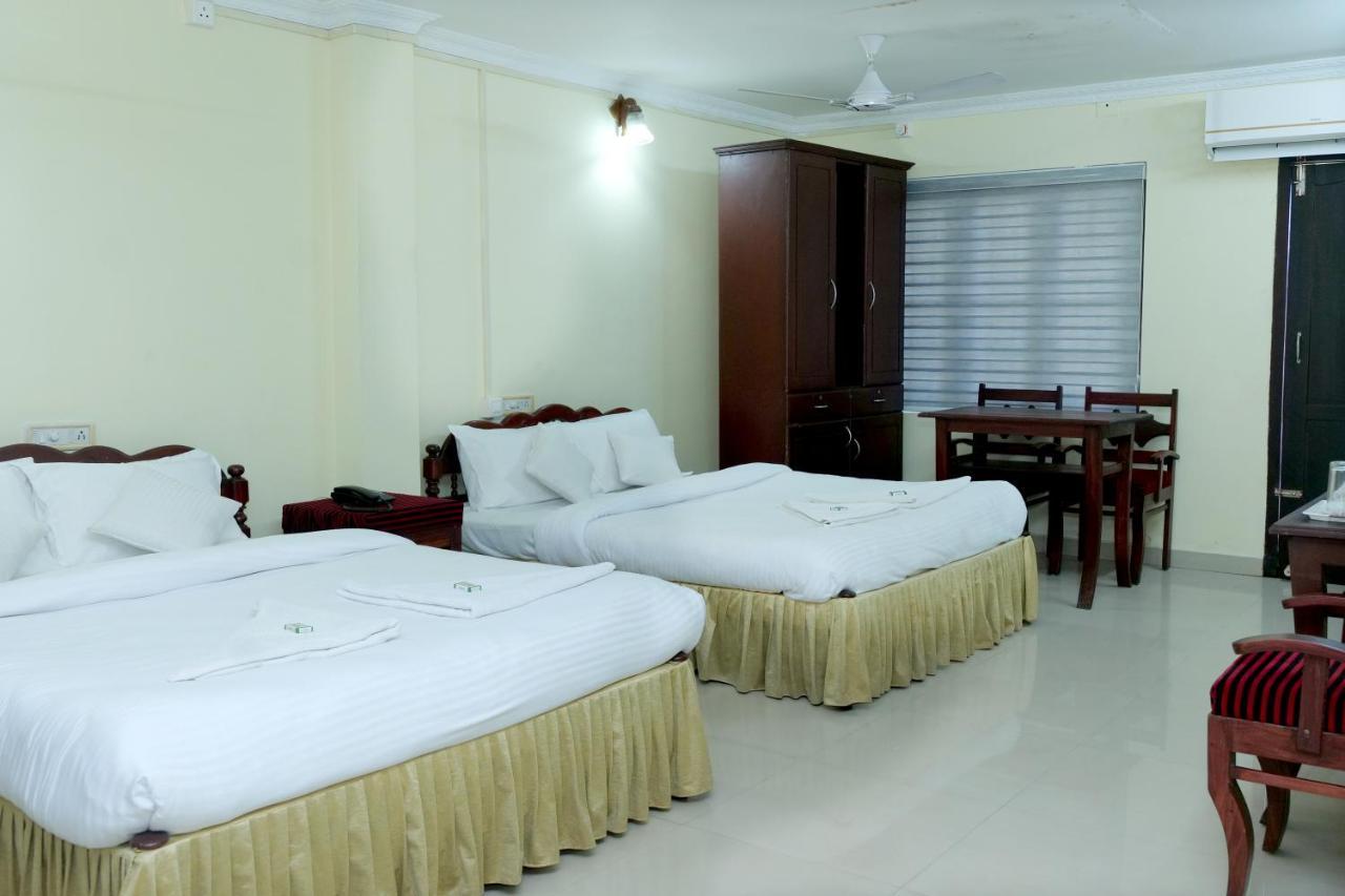 Hotel Lumiere Alappuzha Kültér fotó